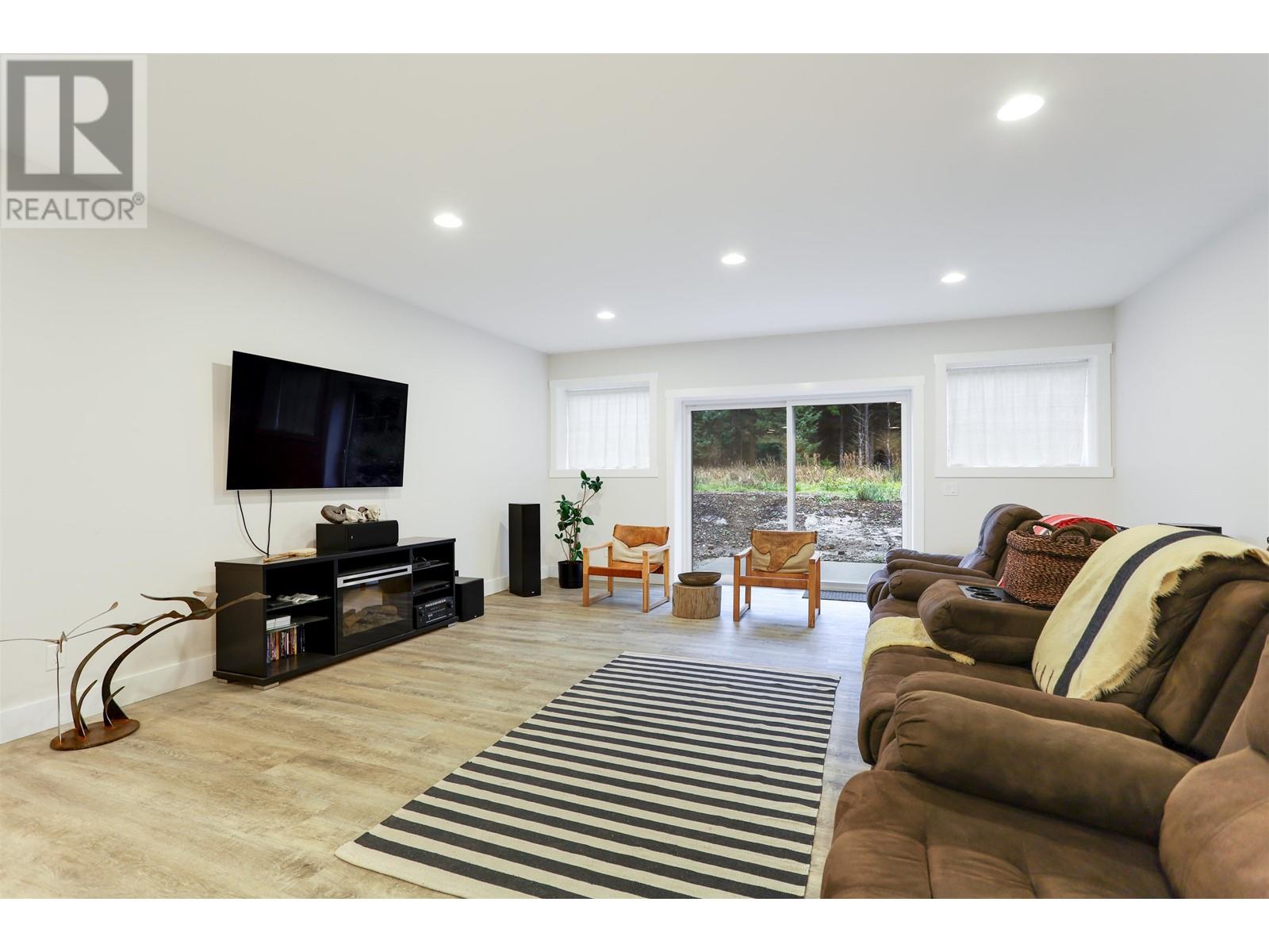 69 Elderberry Street Property Photo 32