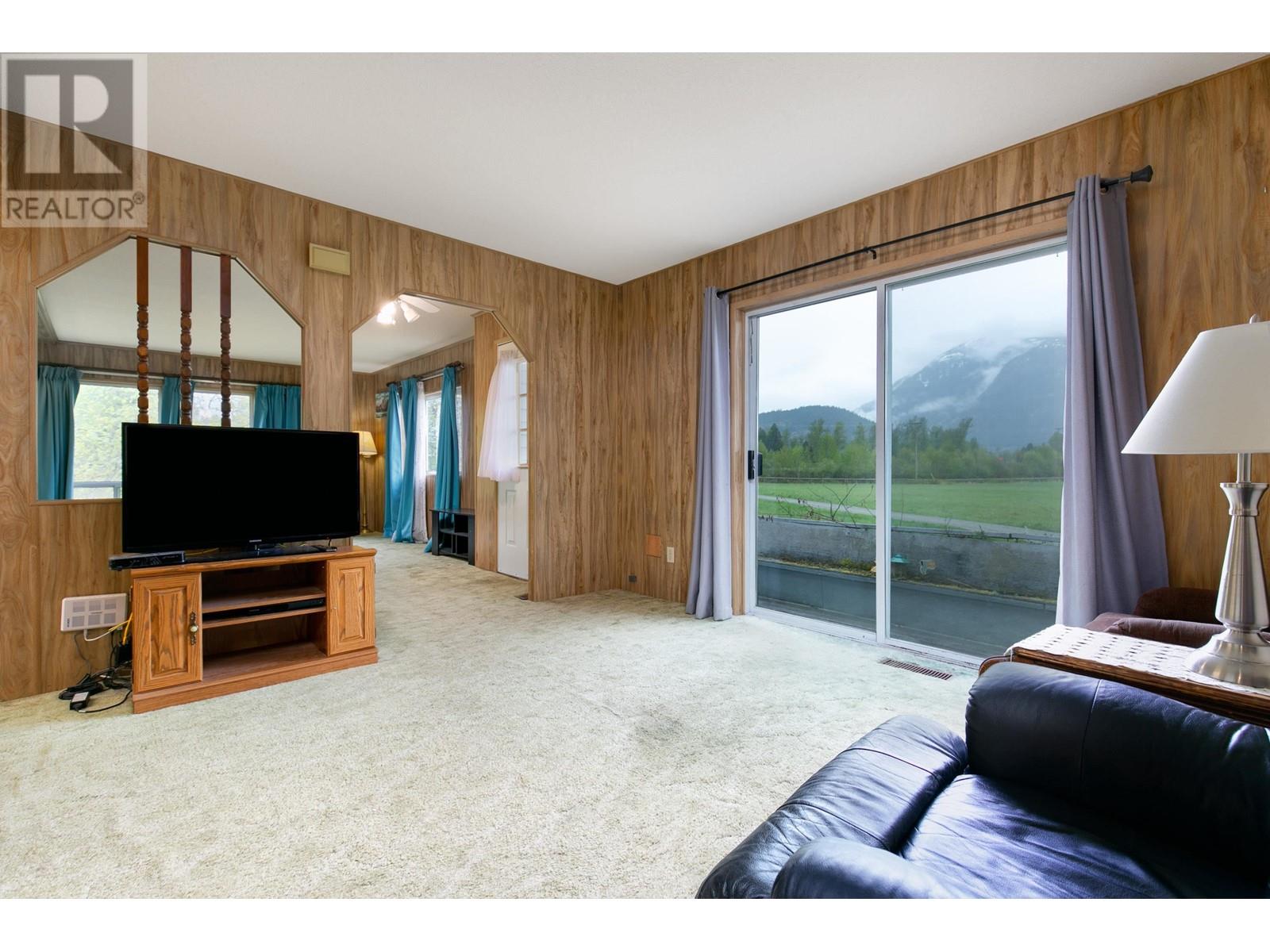 1691 Highway 99 Property Photo 11