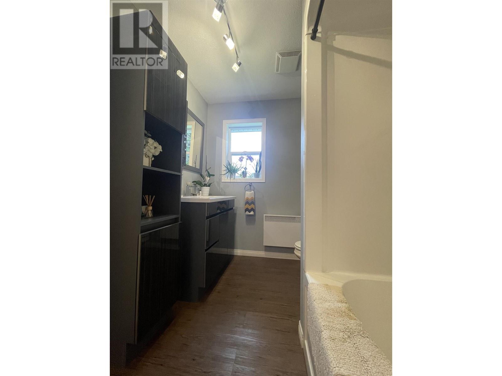 4935 Agar Avenue Property Photo 12
