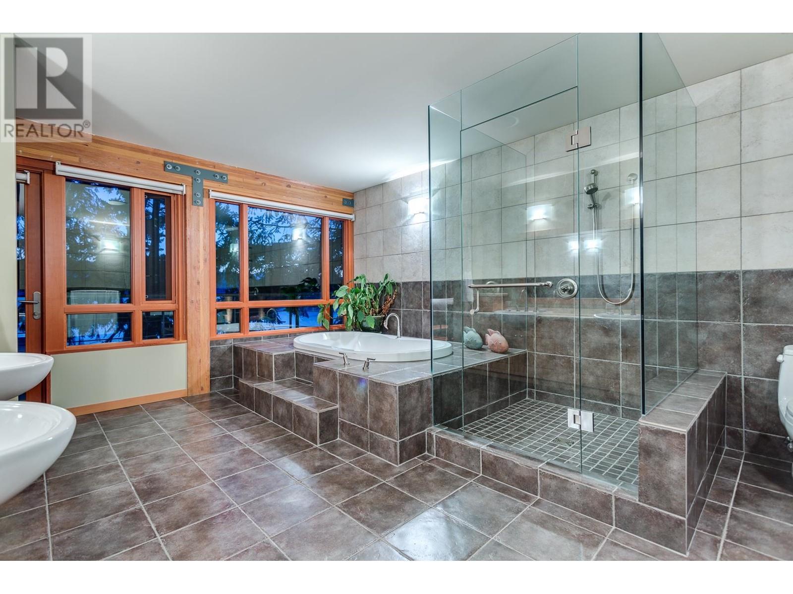 5363 Kew Cliff Road Property Photo 19