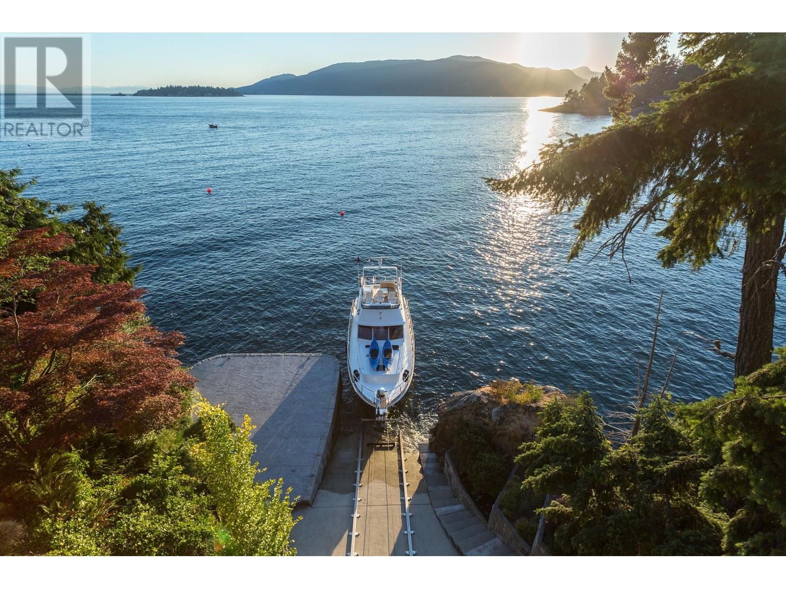 5363 Kew Cliff Road Property Photo 32