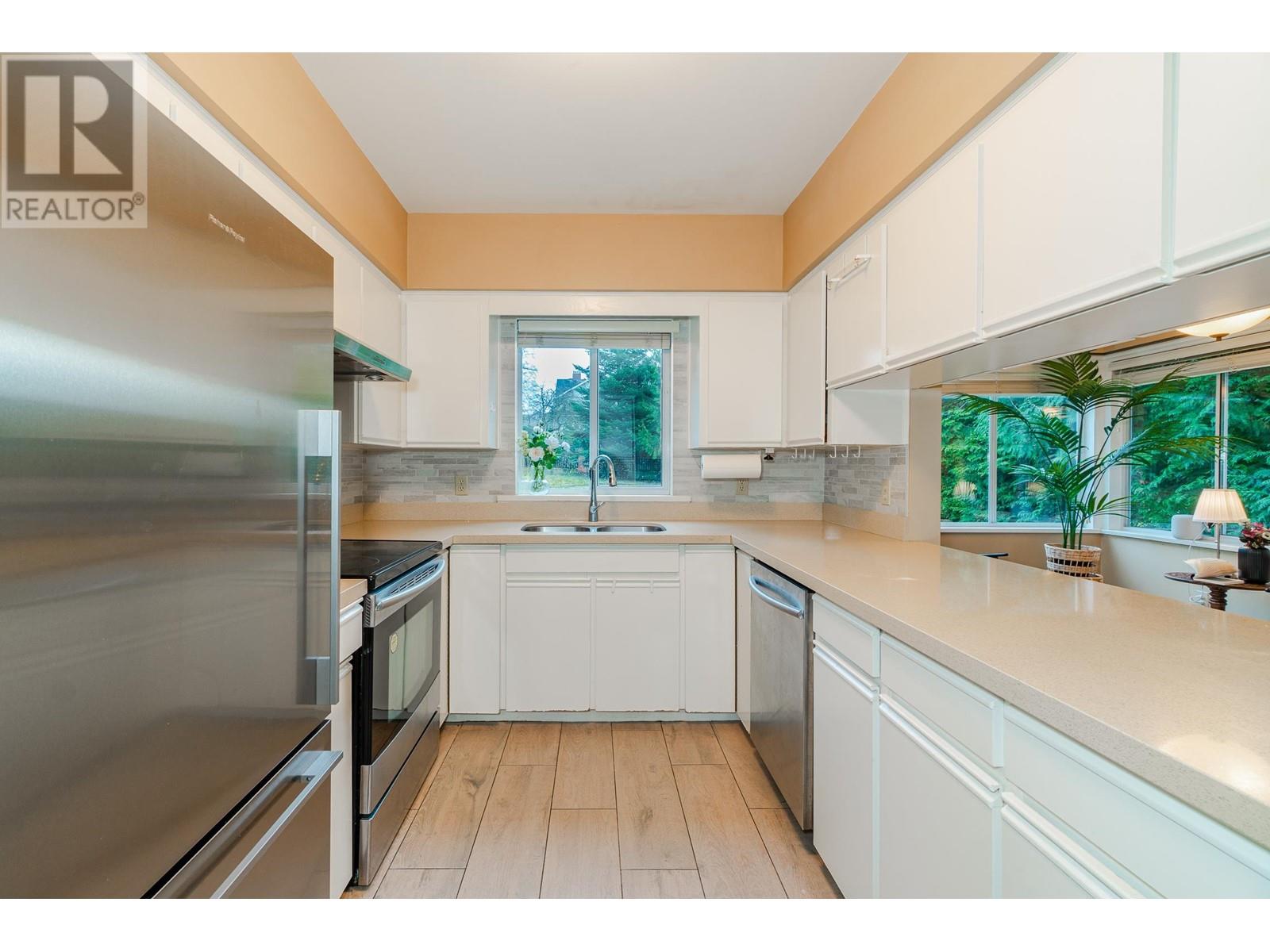 6812 Arbutus Street Property Photo 7