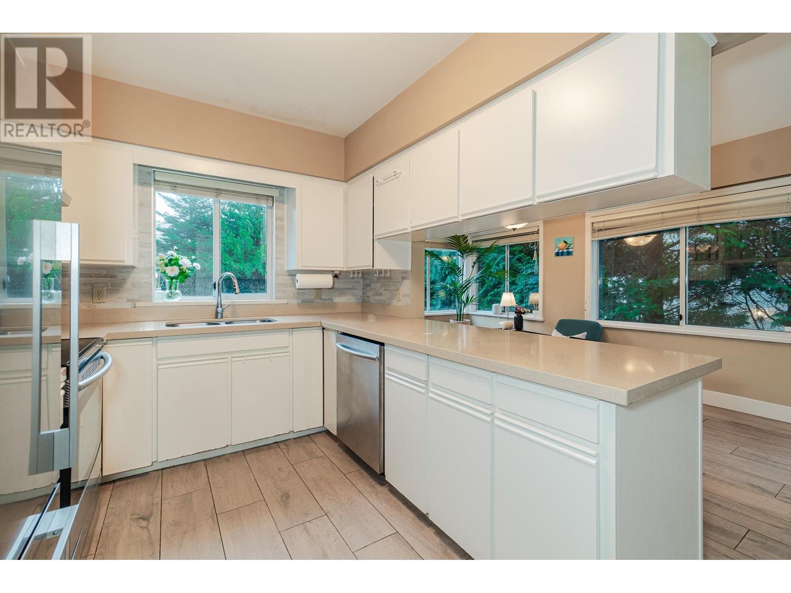6812 Arbutus Street Property Photo 8