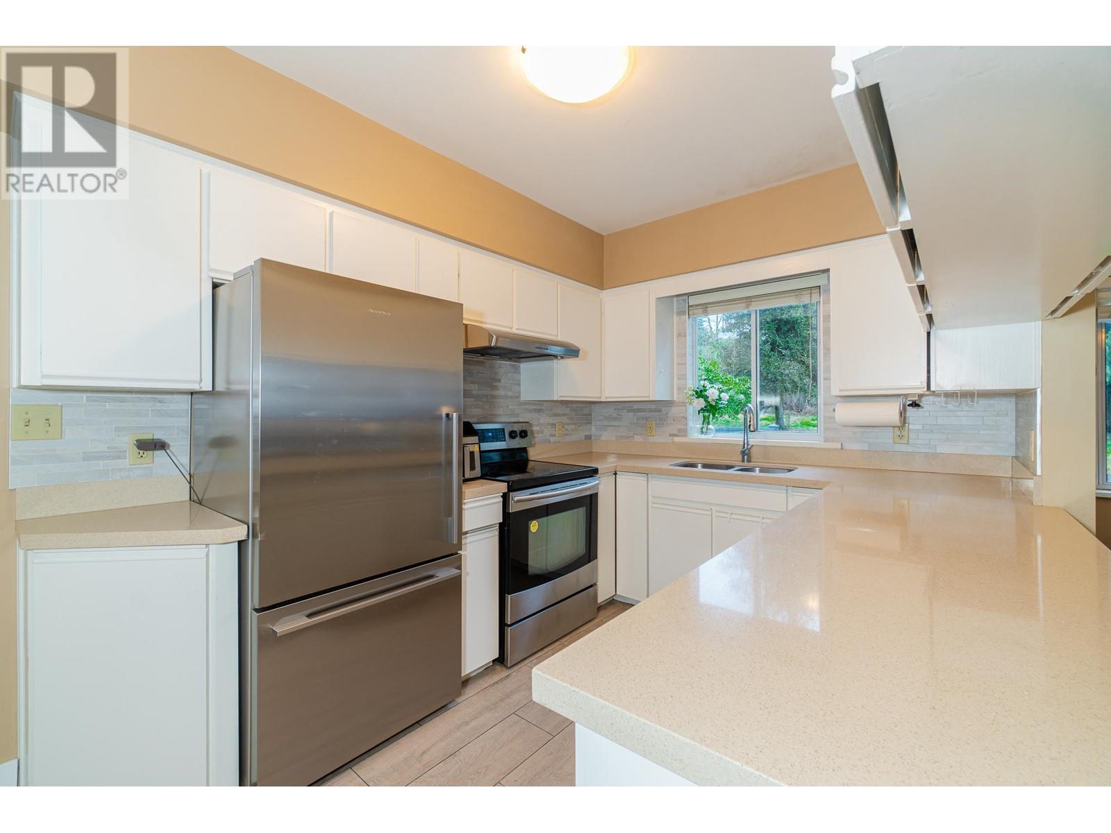 6812 Arbutus Street Property Photo 9