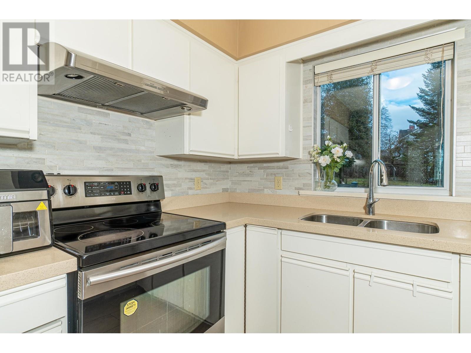 6812 Arbutus Street Property Photo 14