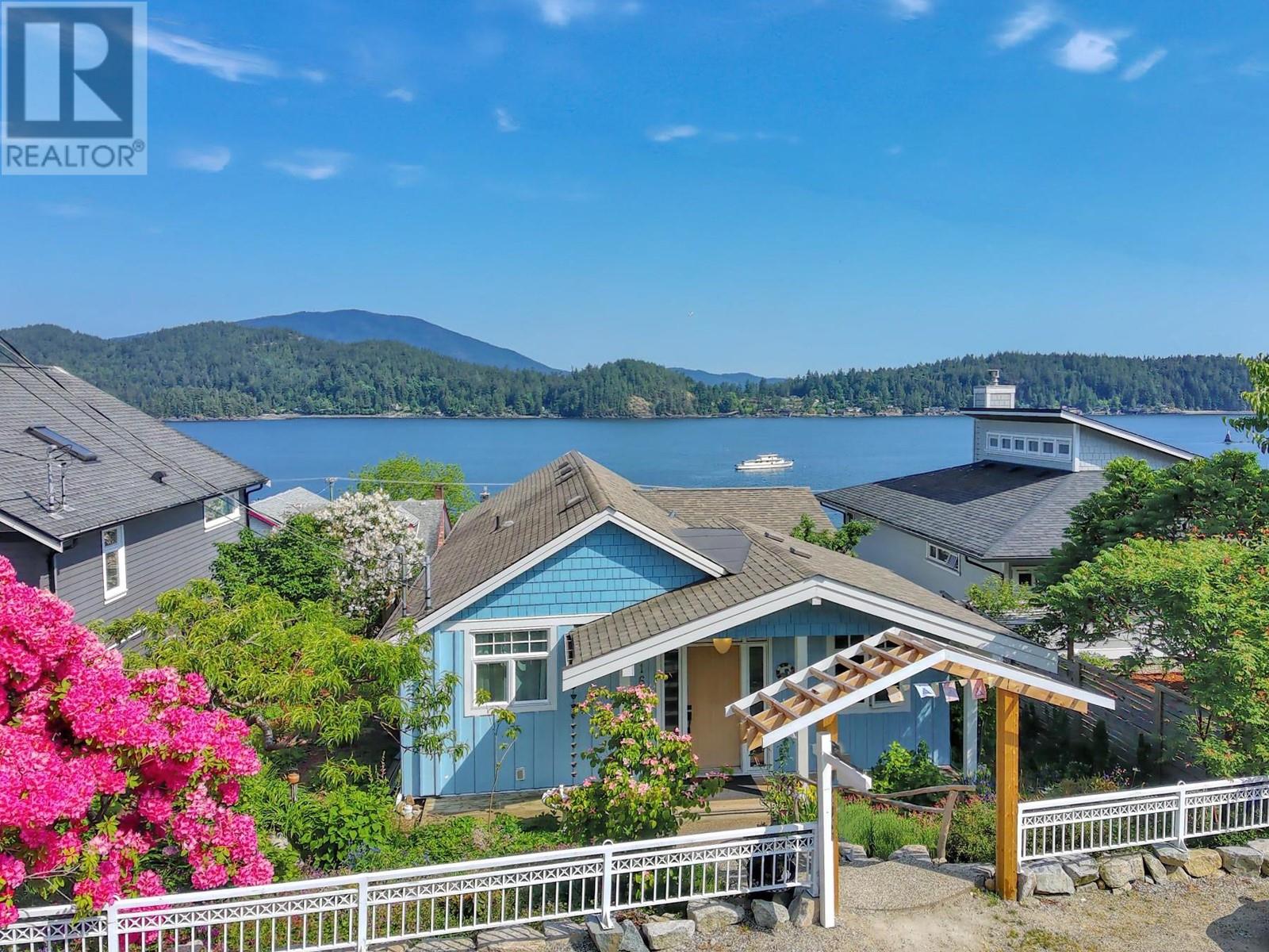 616 SEAVIEW ROAD Property Photo 1