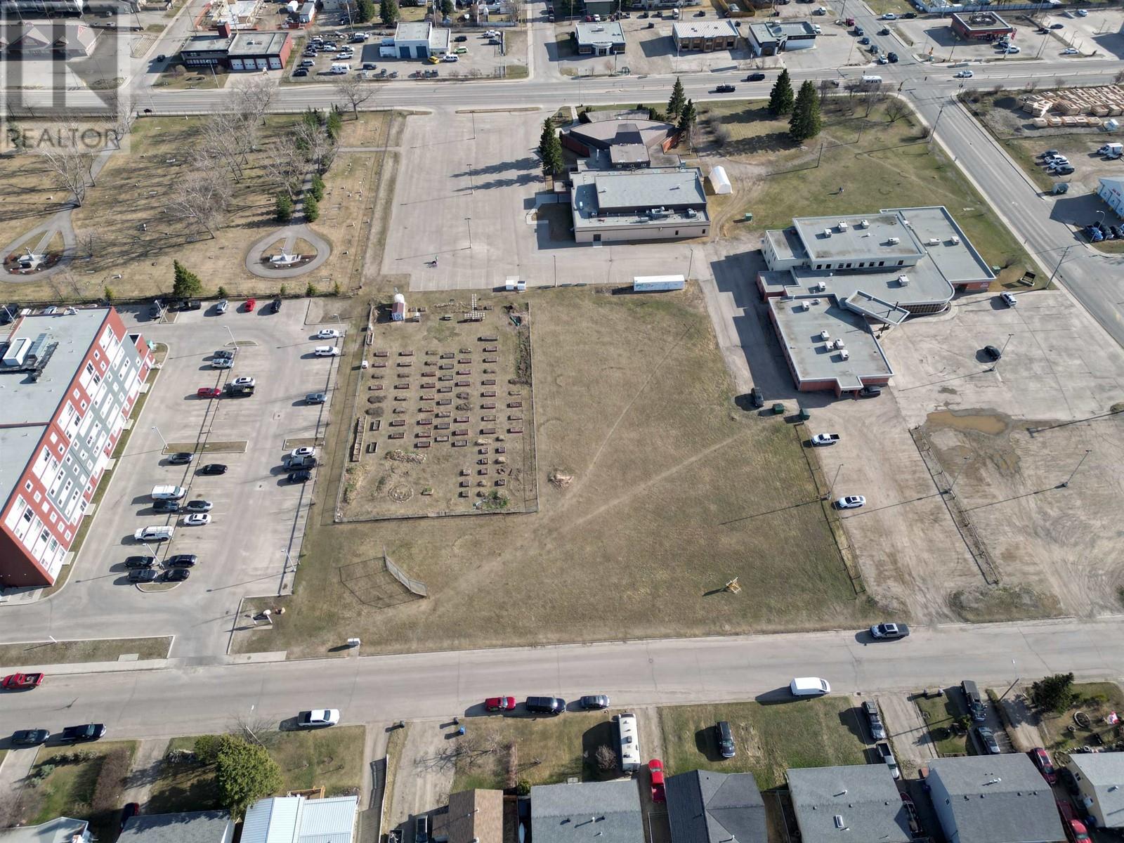 9504 100 Avenue Property Photo 2