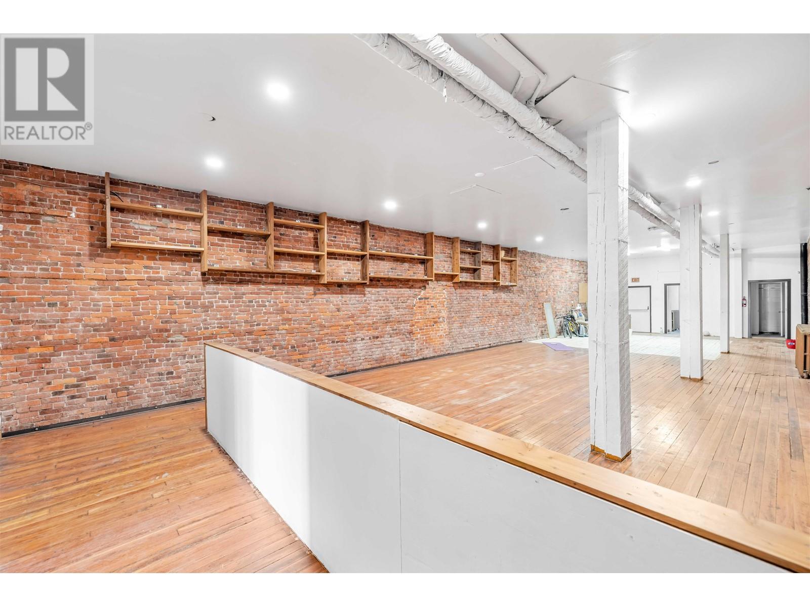 1130 Granville Street Property Photo 11