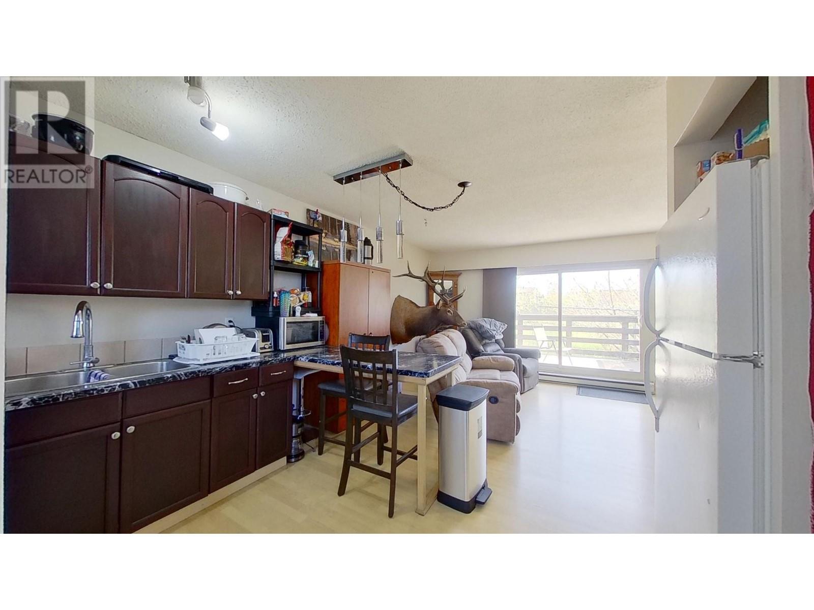 9807 97 Street Property Photo 5
