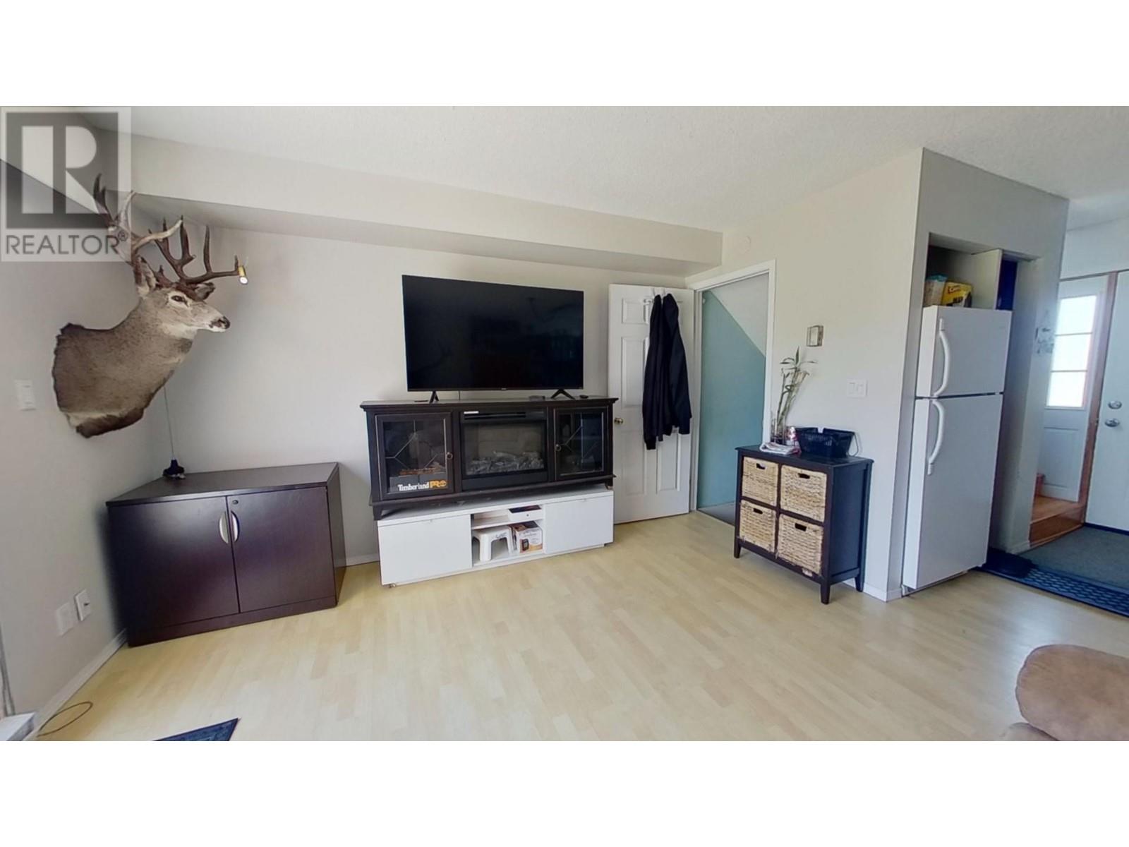 9807 97 Street Property Photo 10