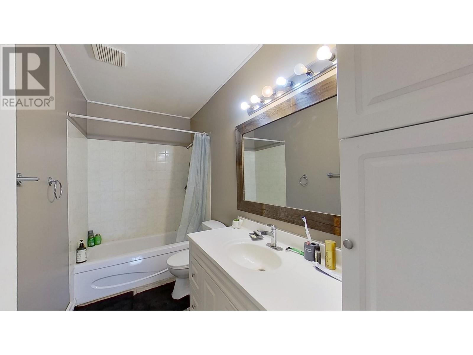 9807 97 Street Property Photo 15
