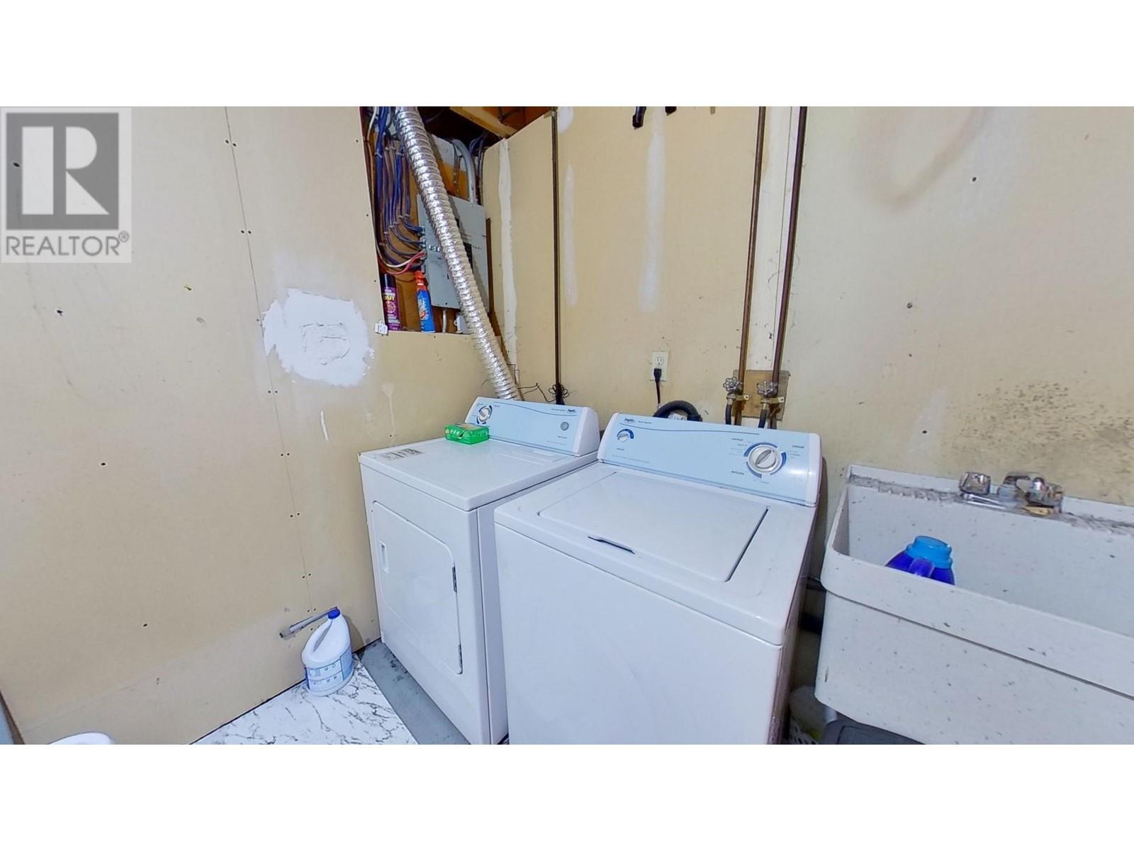 9807 97 Street Property Photo 16