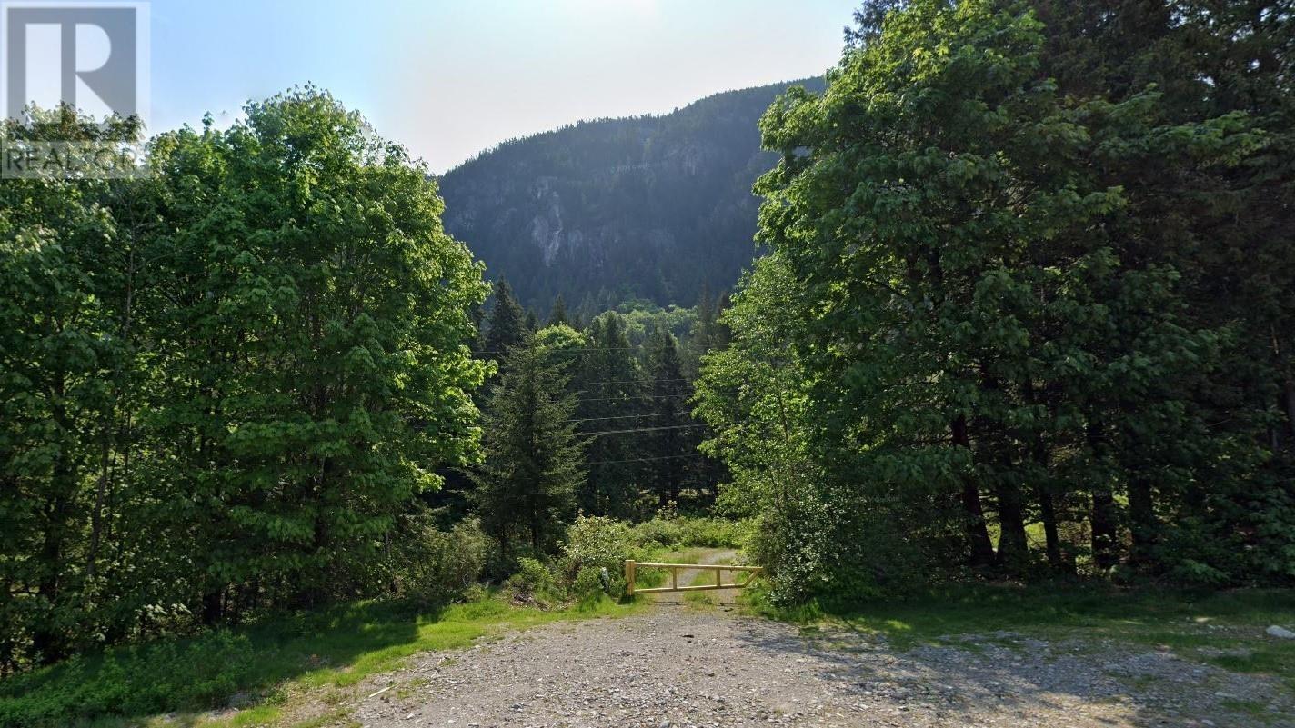4731 Sea To Sky Highway Property Photo 4