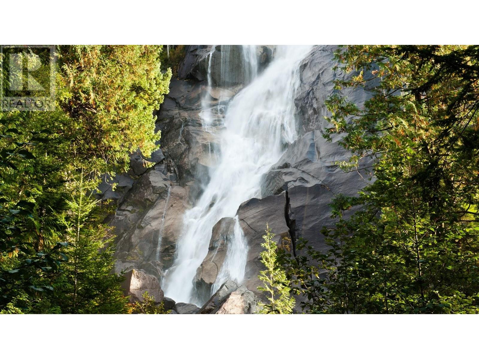 4731 Sea To Sky Highway Property Photo 7