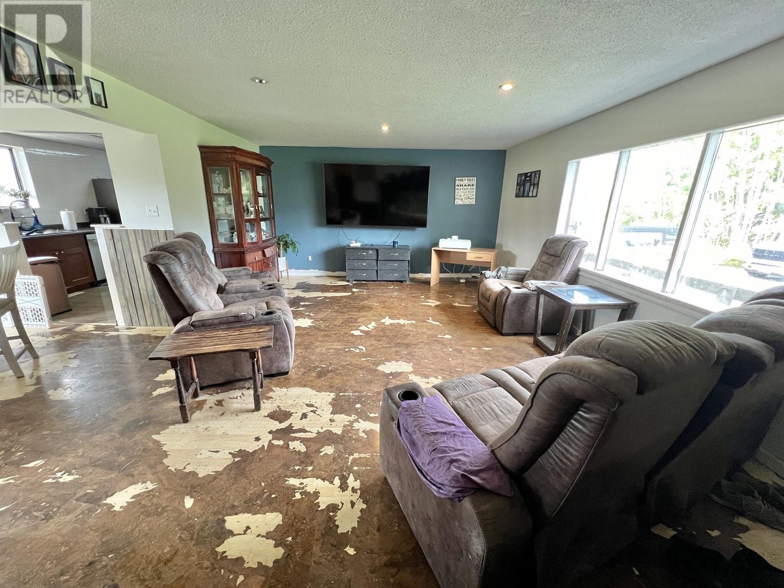 1032 Falcon Road Property Photo 8