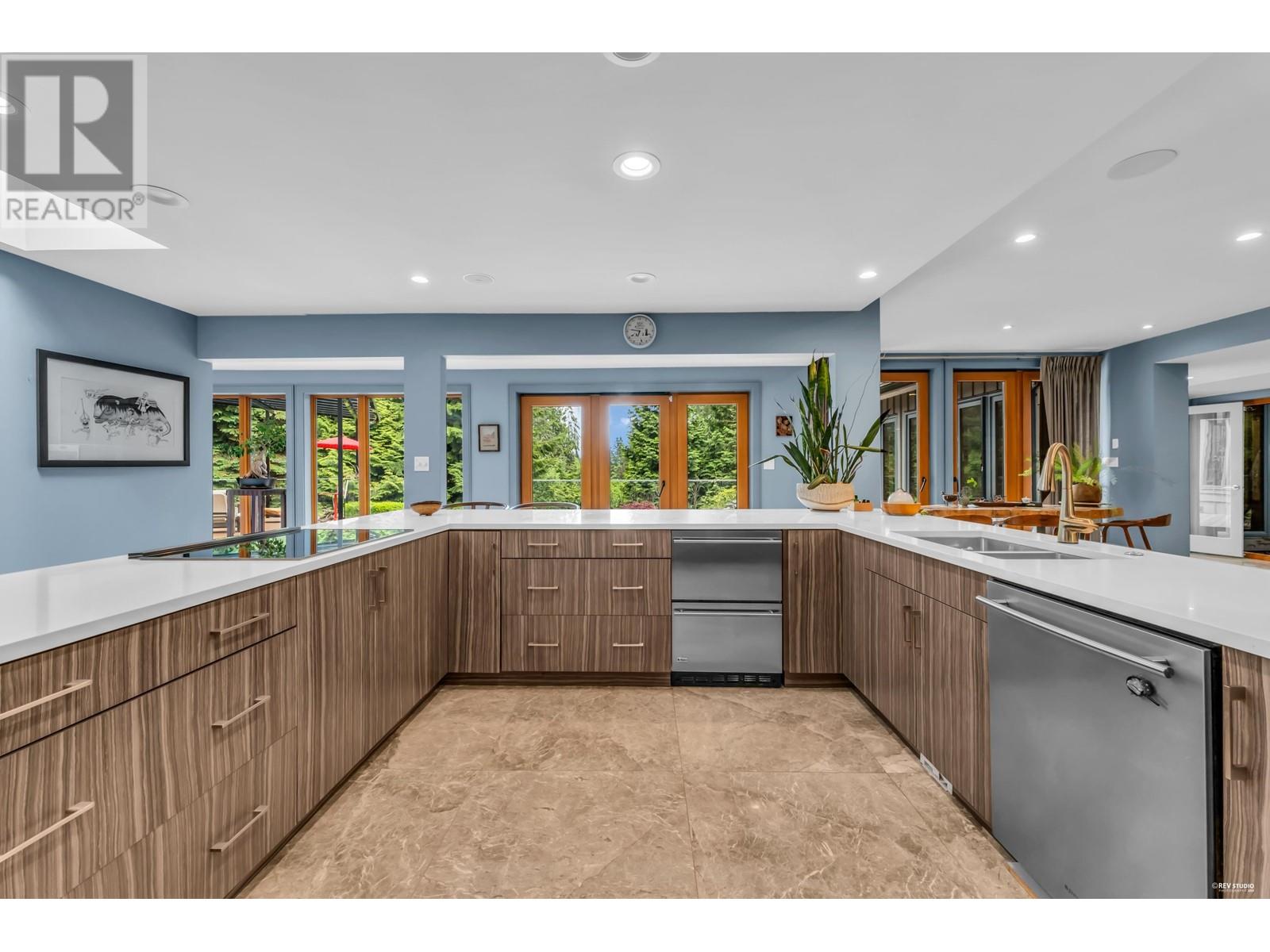 340 Southborough Drive Property Photo 13