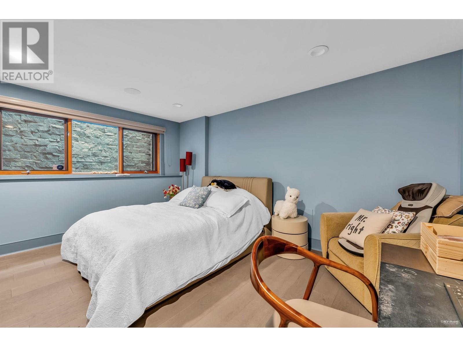 340 Southborough Drive Property Photo 34