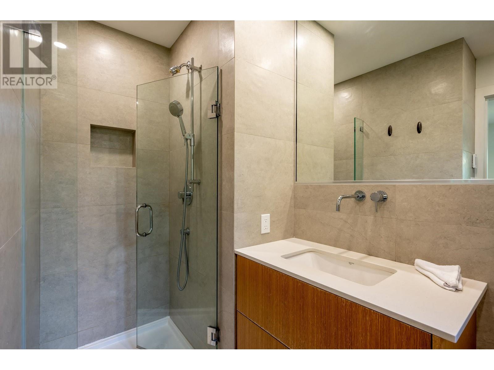 7206 Fitzsimmons Road North Property Photo 11