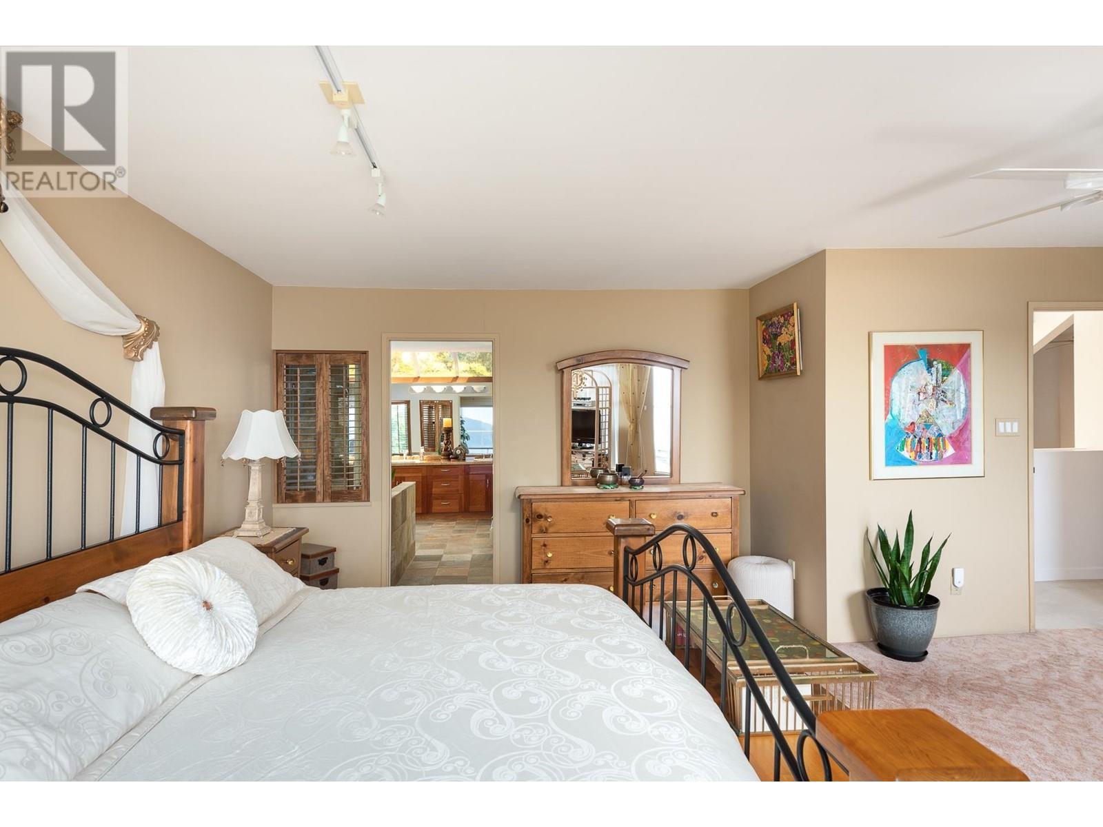 4729 Woodburn Road Property Photo 23