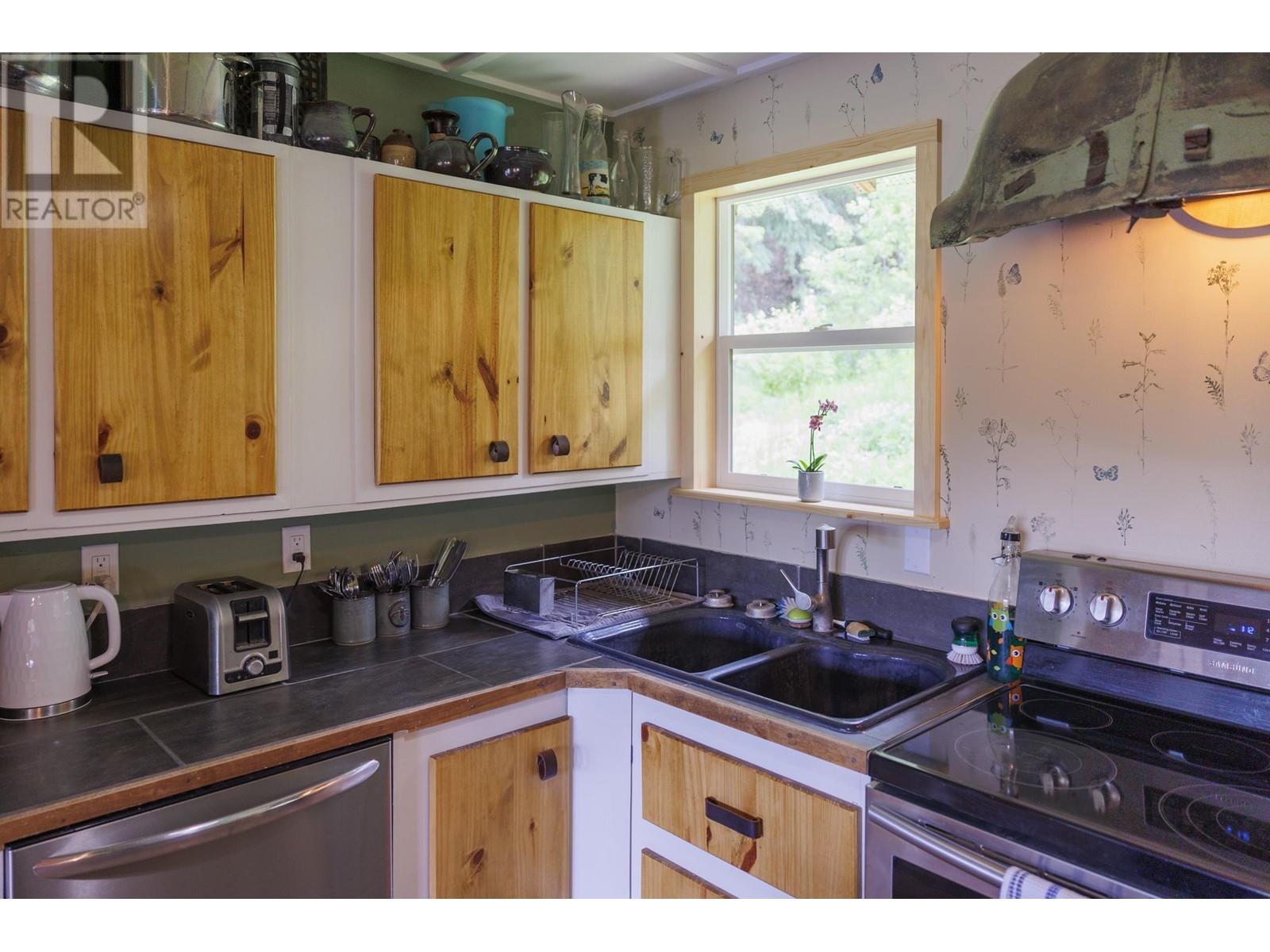 9201 Loos Road Property Photo 11