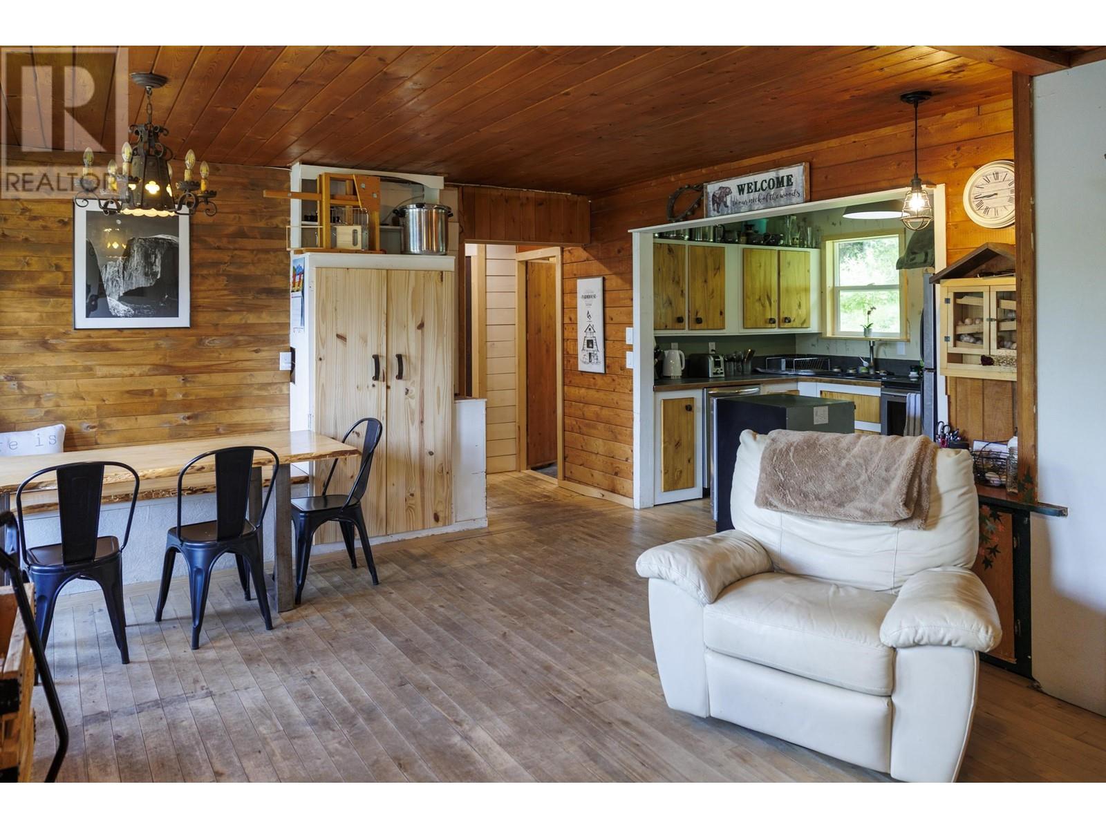 9201 Loos Road Property Photo 15