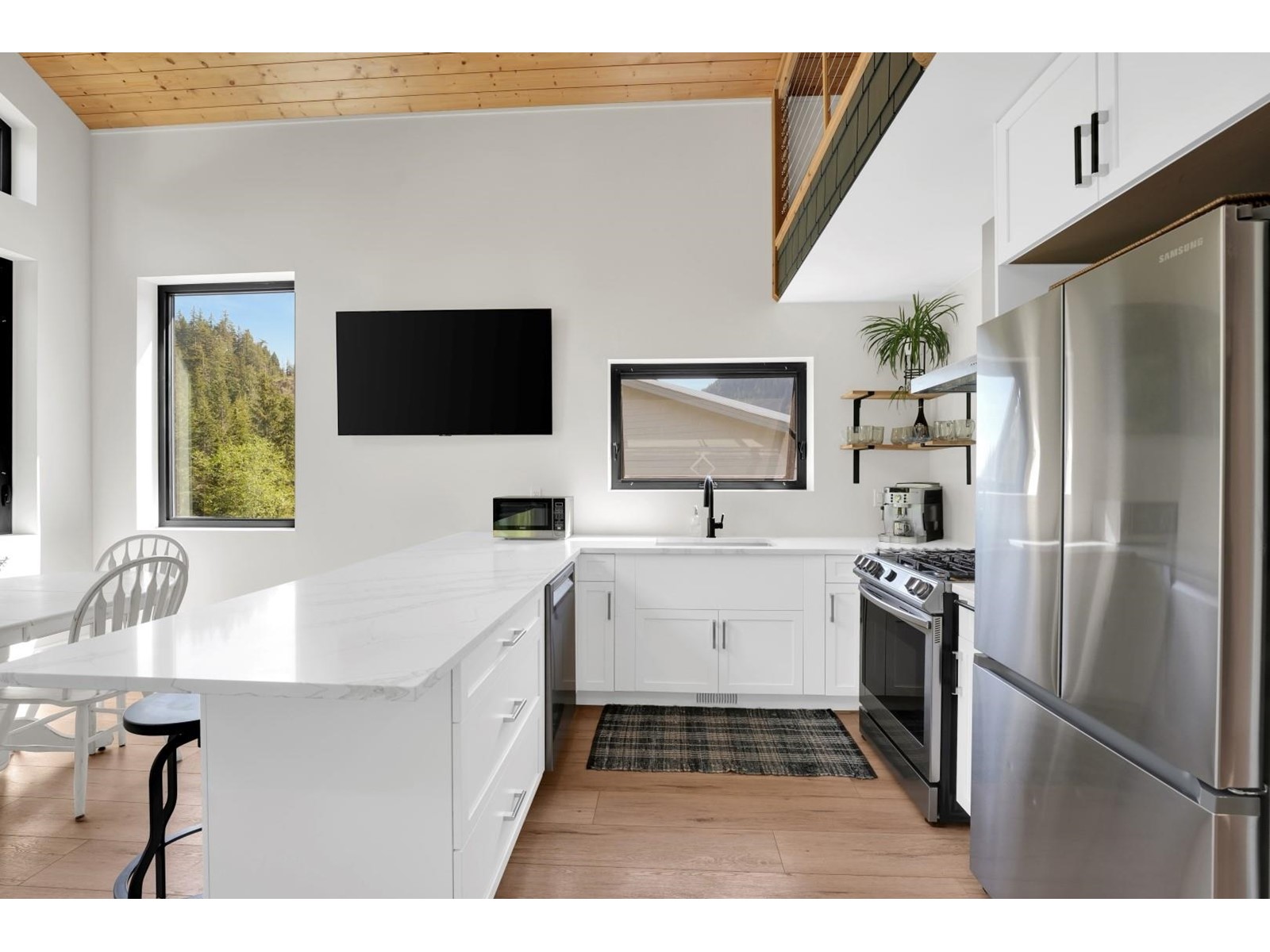 47020 Snowmist Drive Property Photo 11