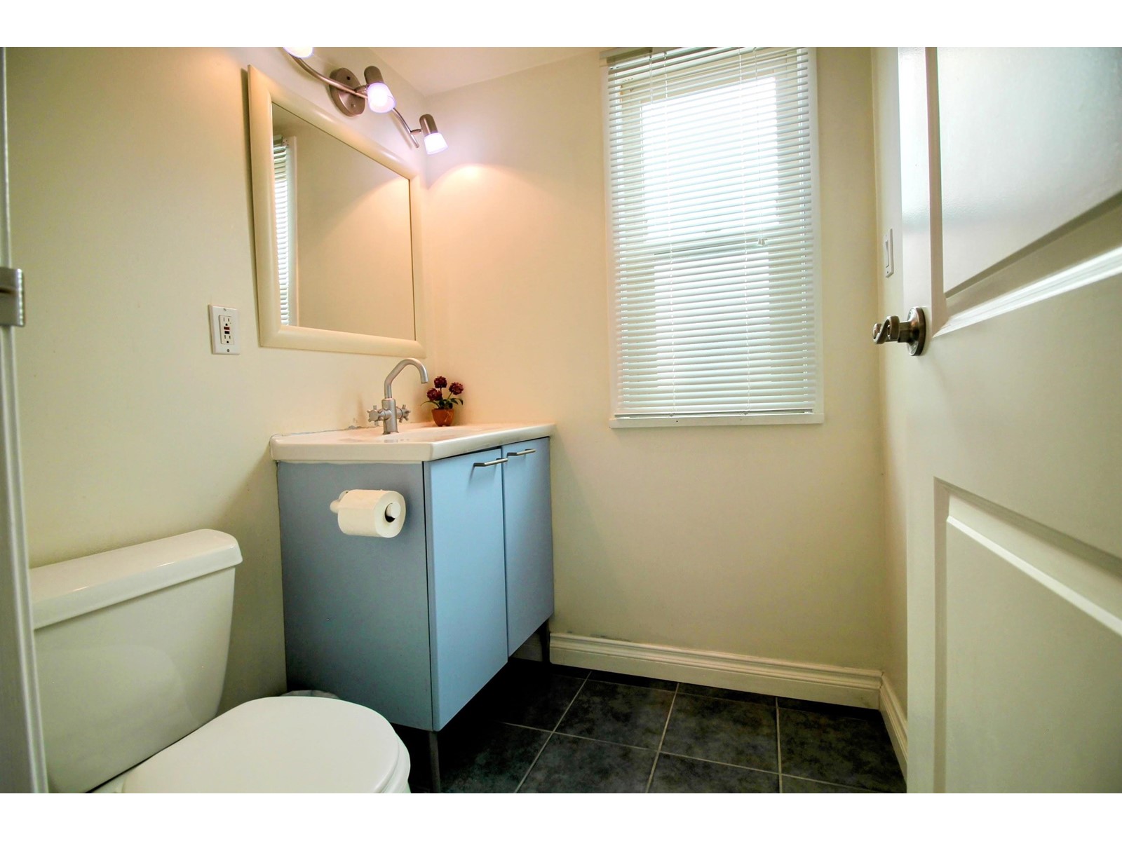 1469 Merklin Street Property Photo 7