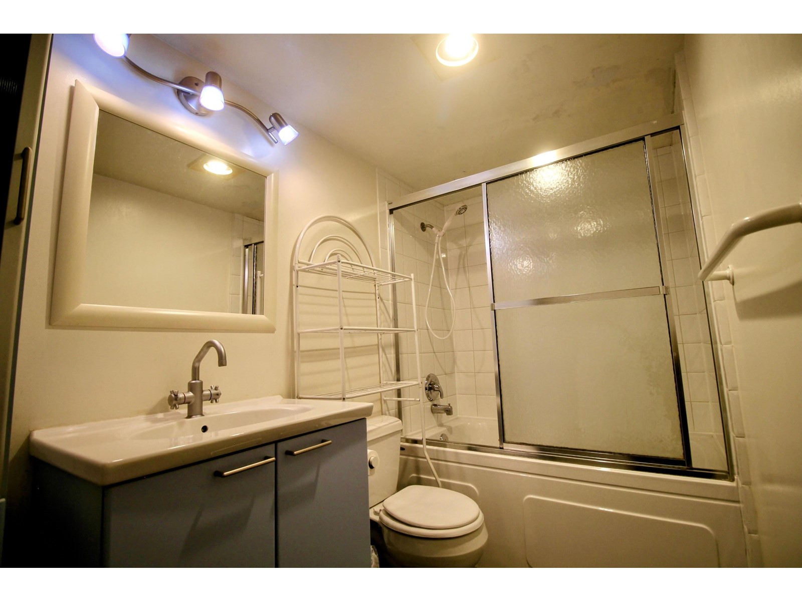 1469 Merklin Street Property Photo 11