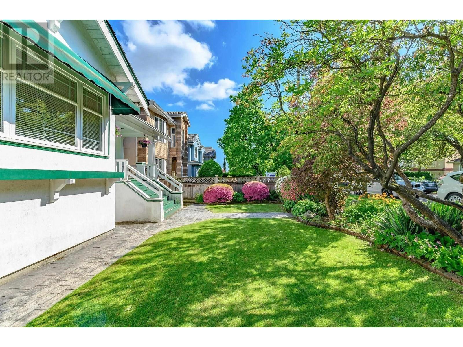 7708 Heather Street Property Photo 3