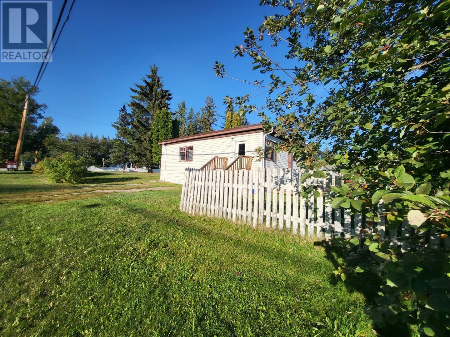 424 Bowron Avenue Property Photo 1