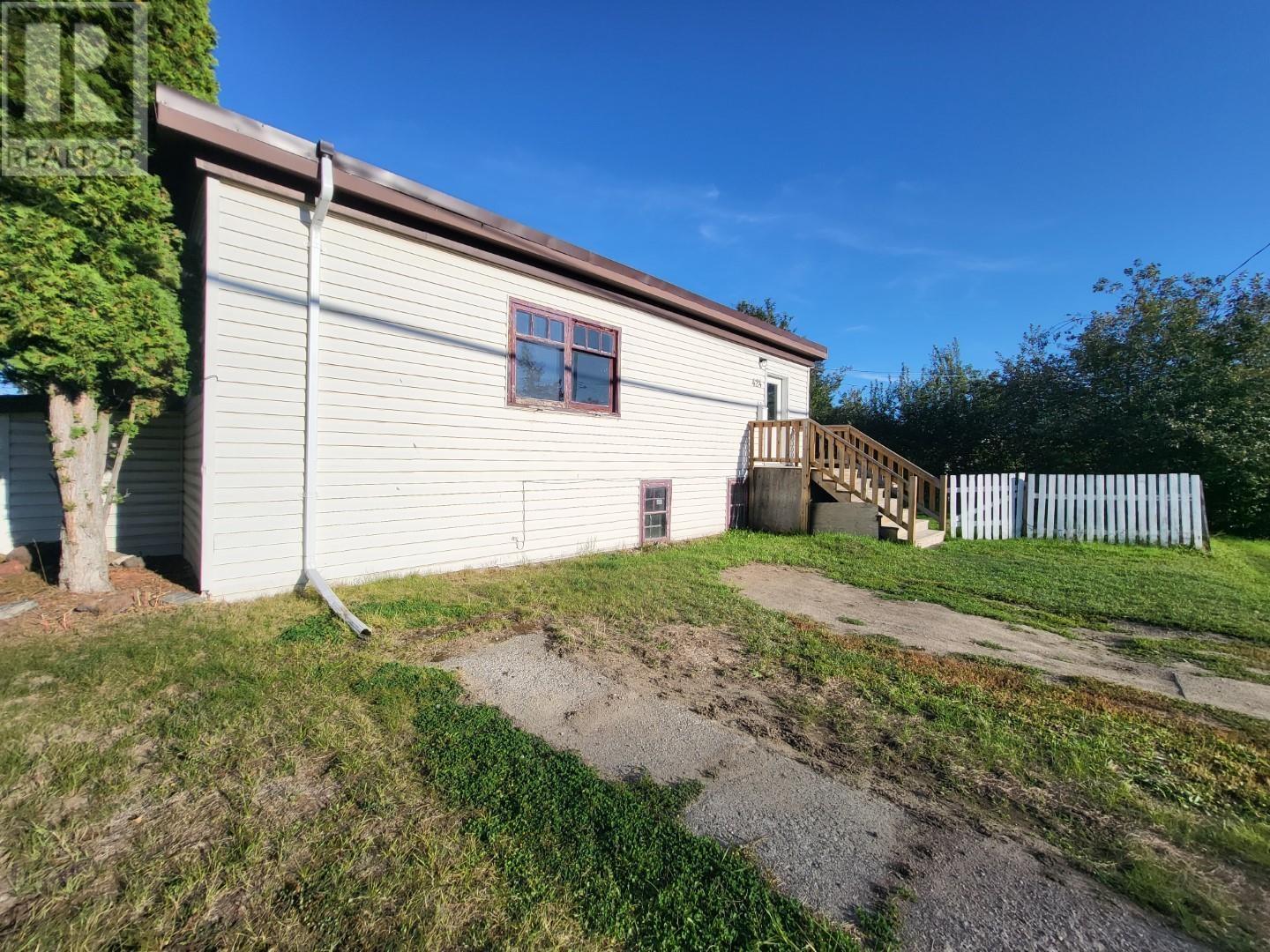 424 Bowron Avenue Property Photo 2