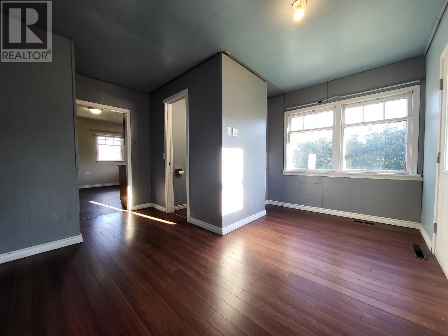424 Bowron Avenue Property Photo 7