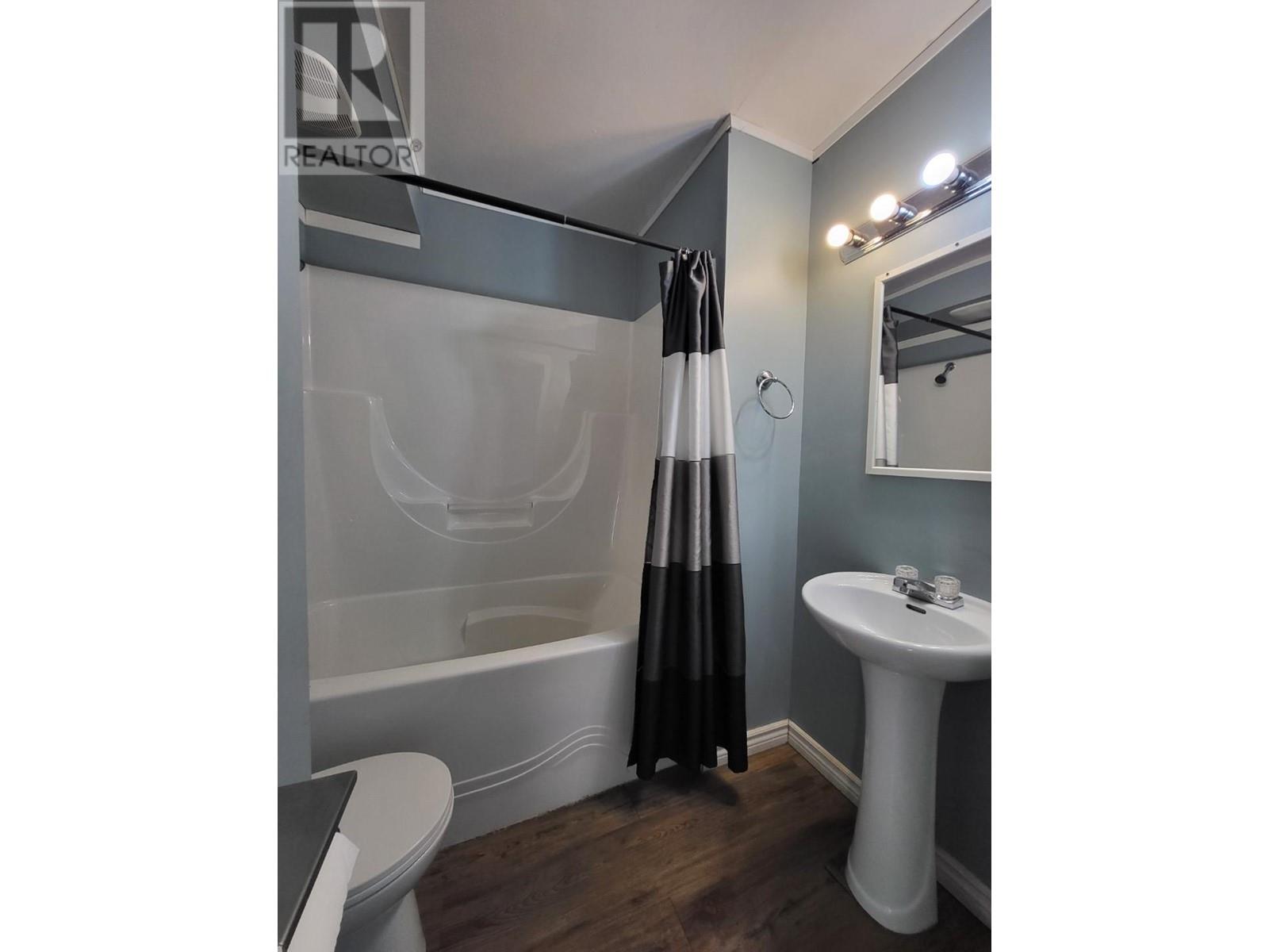 424 Bowron Avenue Property Photo 8