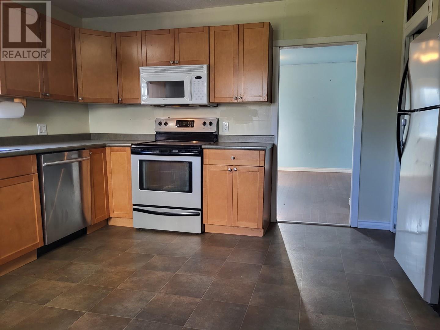 424 Bowron Avenue Property Photo 11