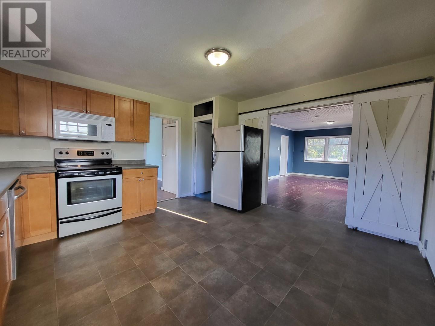 424 Bowron Avenue Property Photo 13