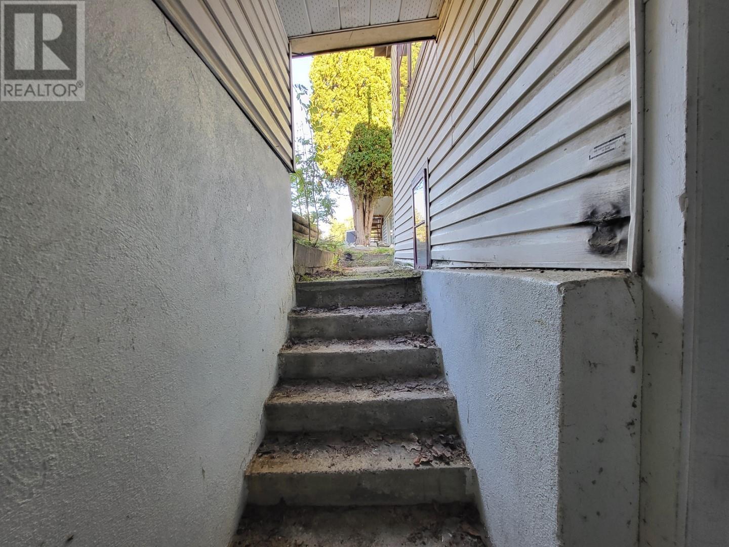 424 Bowron Avenue Property Photo 23