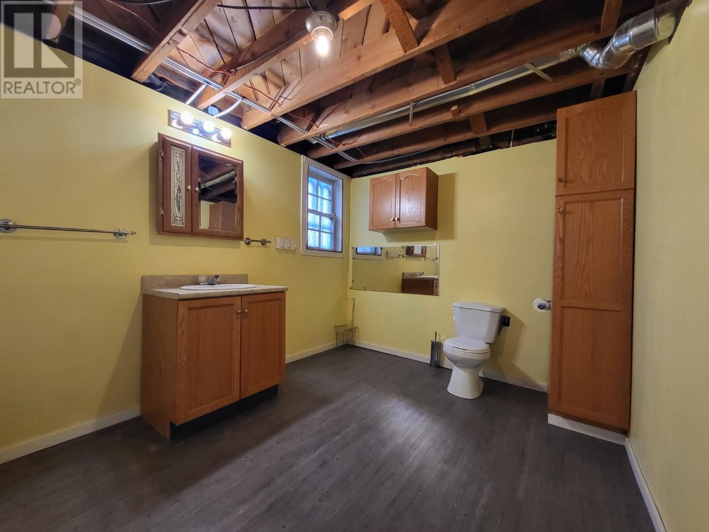 424 Bowron Avenue Property Photo 28