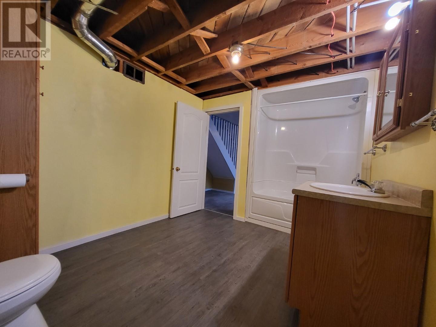424 Bowron Avenue Property Photo 29