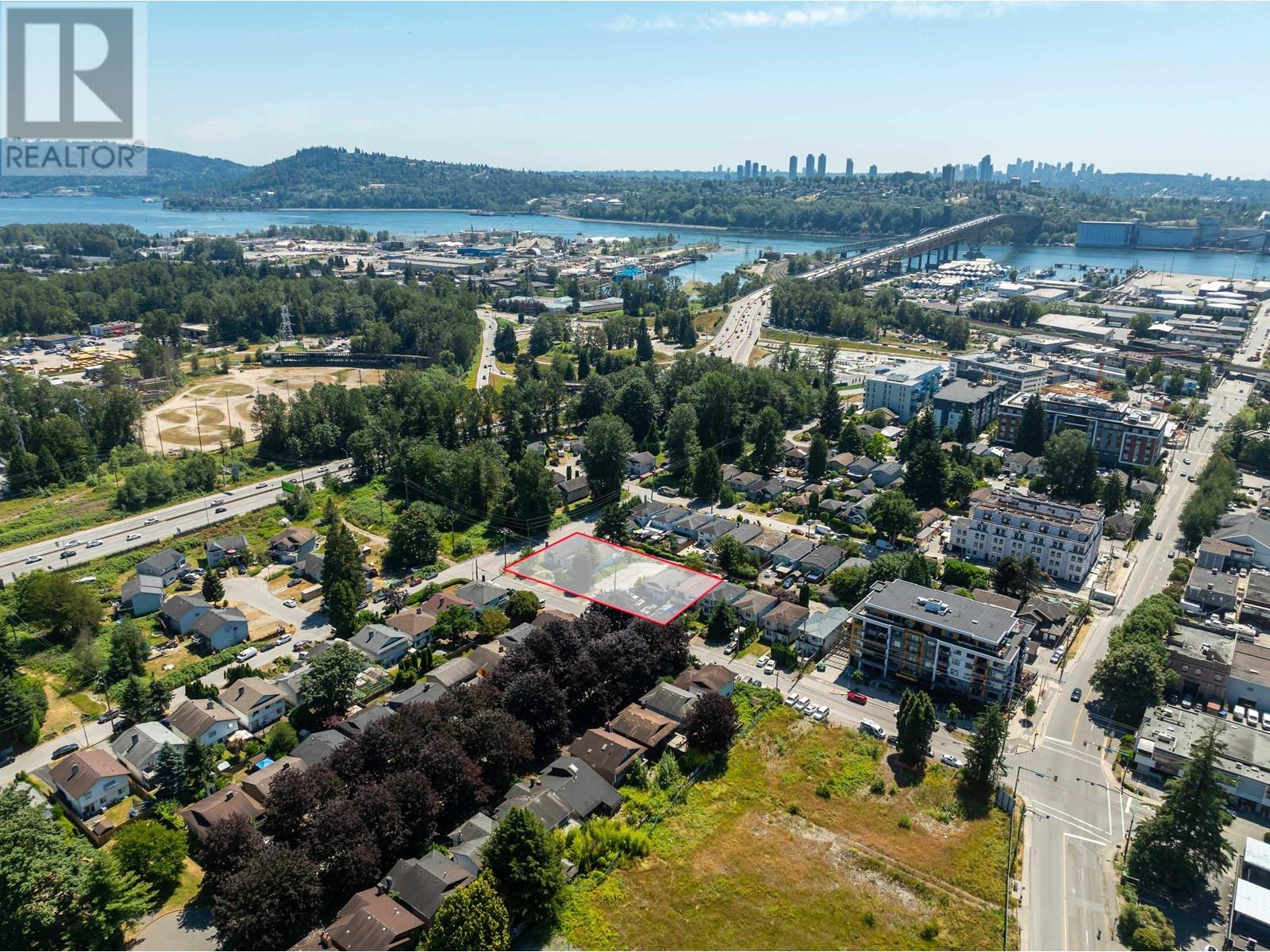 1547 Crown Street Property Photo 4