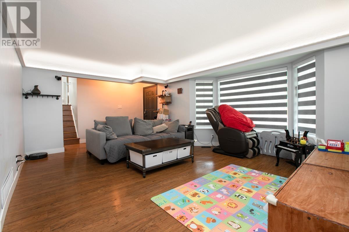 10231 Caithcart Road Property Photo 6