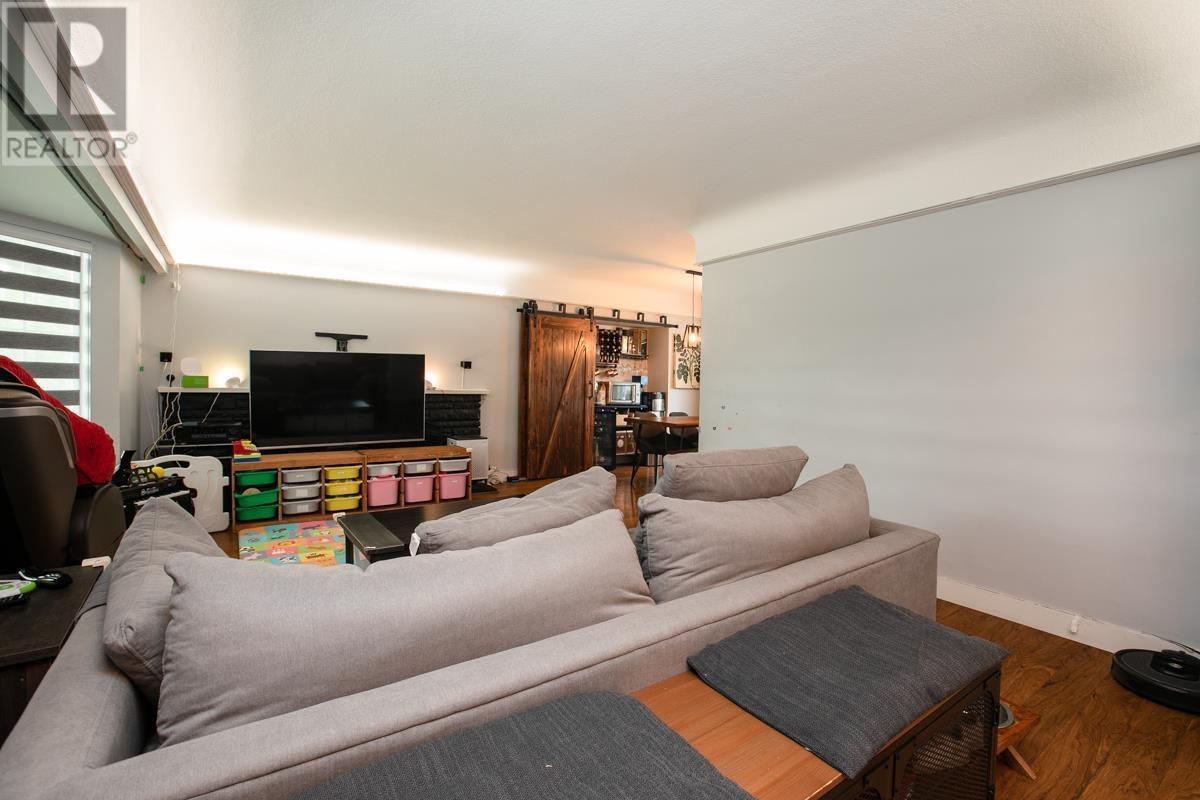 10231 Caithcart Road Property Photo 8