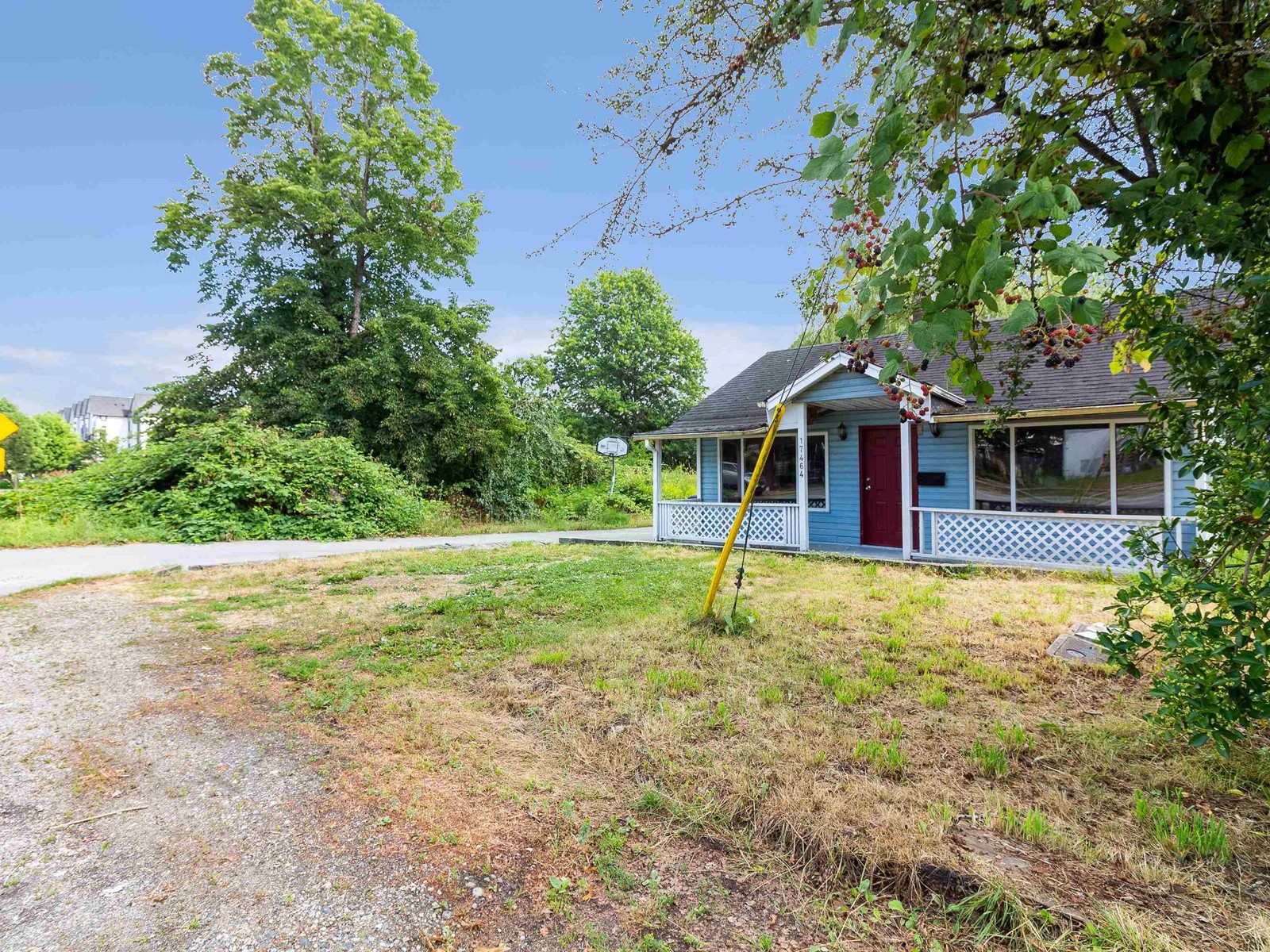 17464 58 Avenue Property Photo 3
