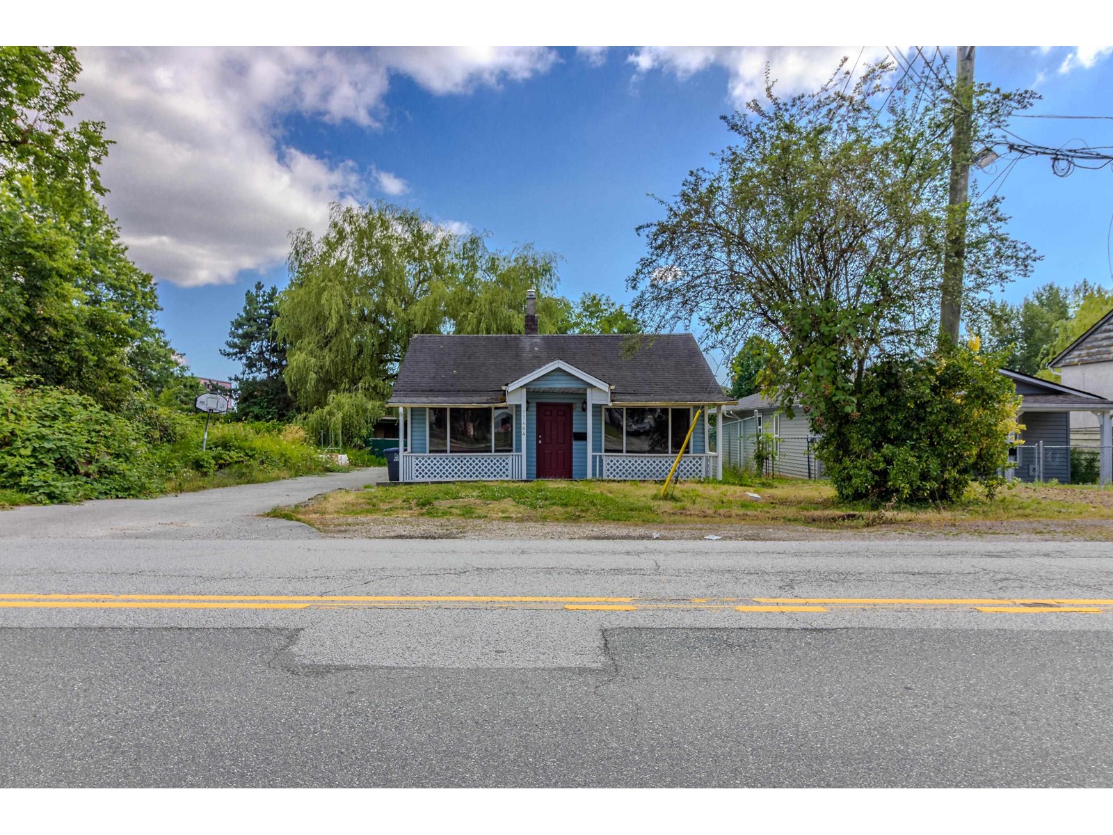 17464 58 Avenue Property Photo 4