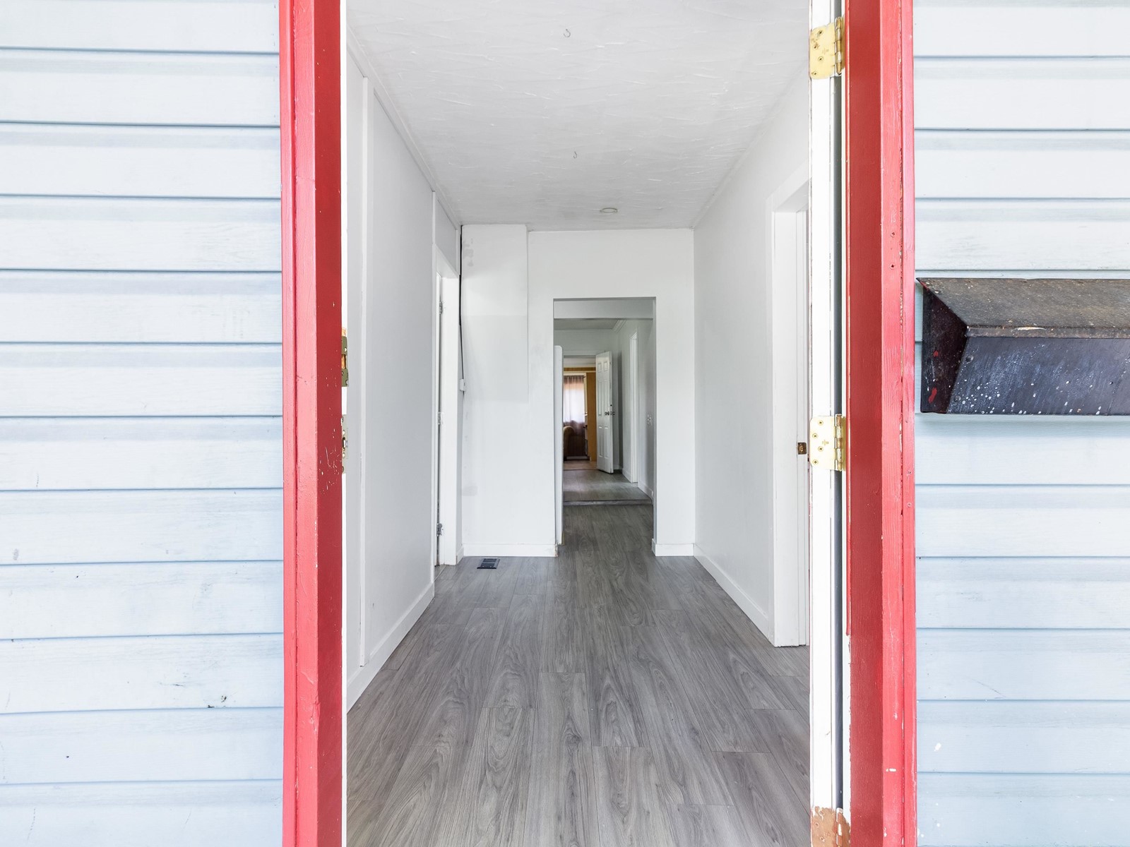 17464 58 Avenue Property Photo 5