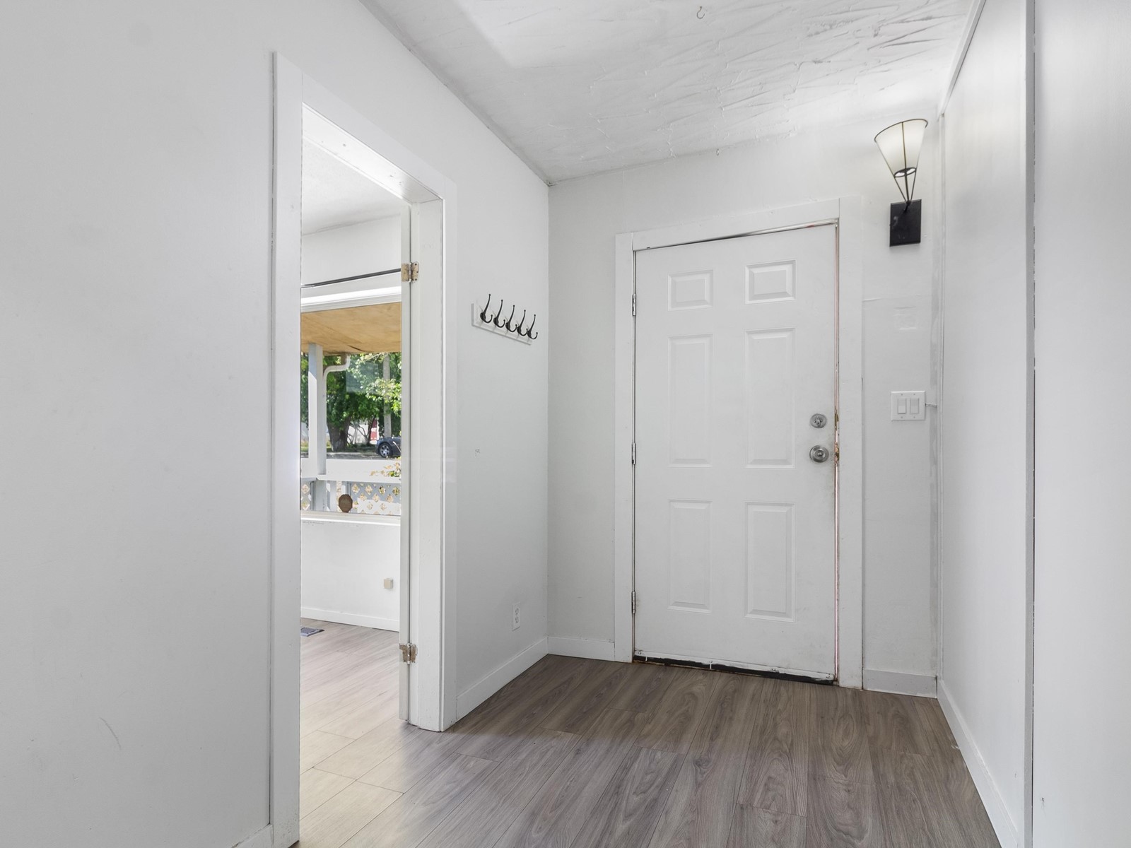 17464 58 Avenue Property Photo 6