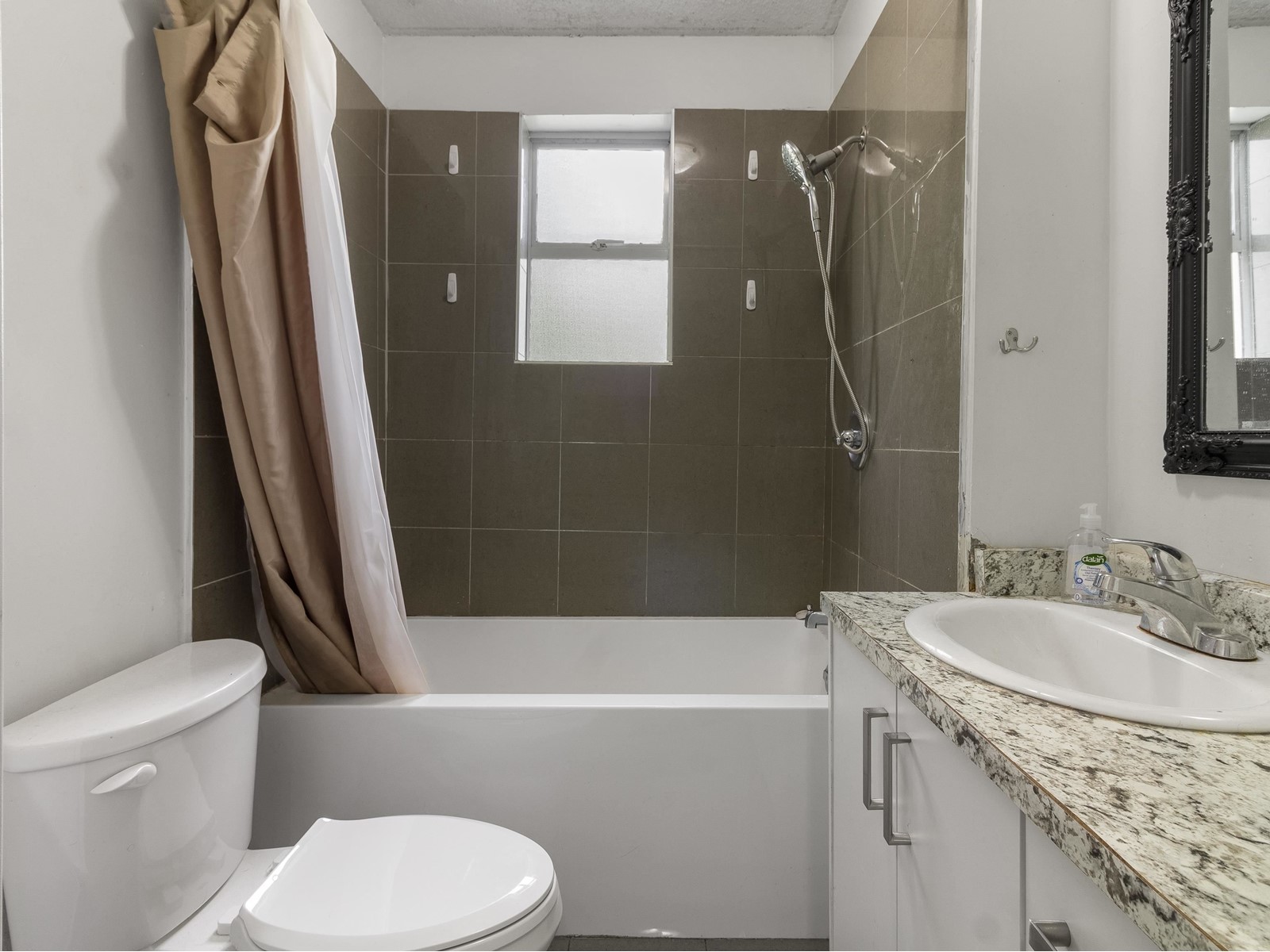 17464 58 Avenue Property Photo 12