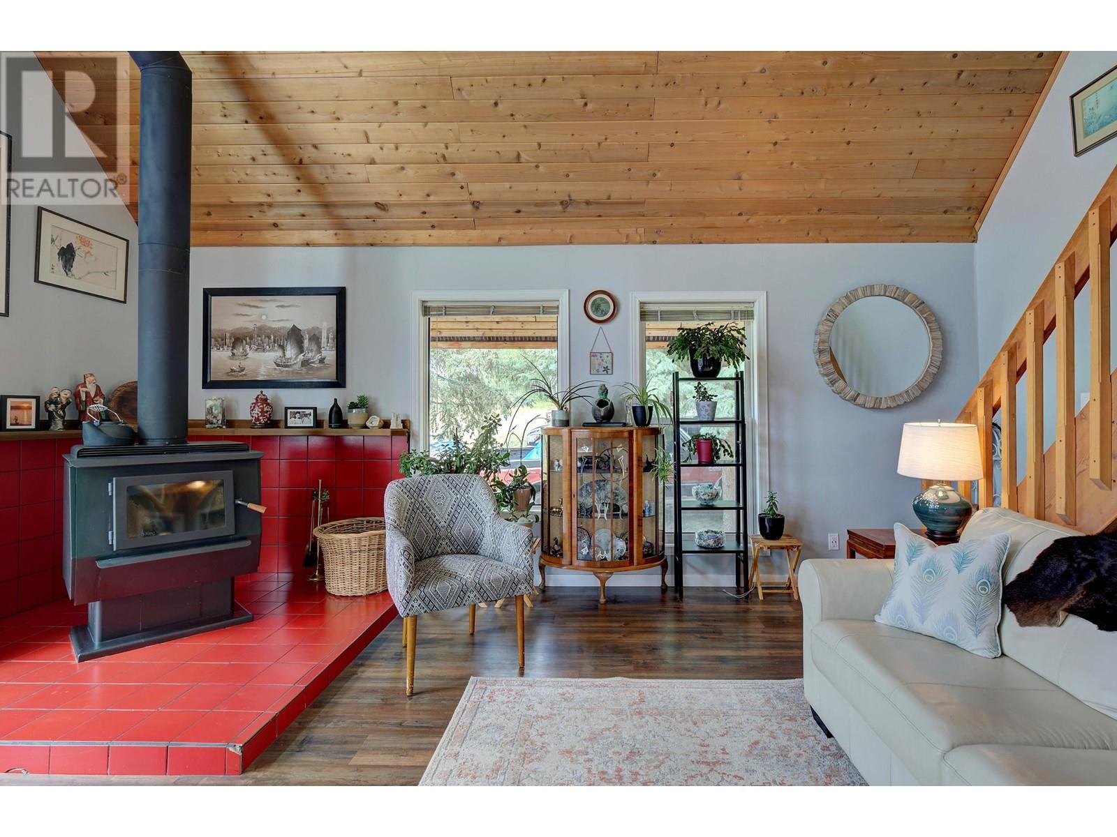 3888 Spokin Lake Road Property Photo 4