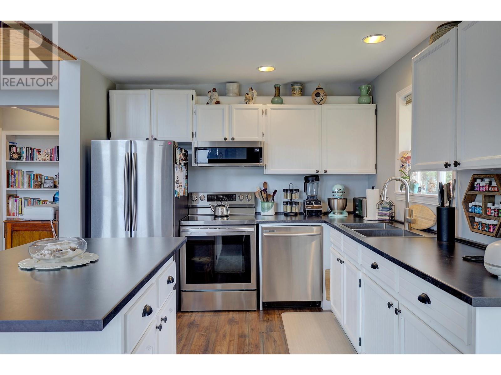 3888 Spokin Lake Road Property Photo 11
