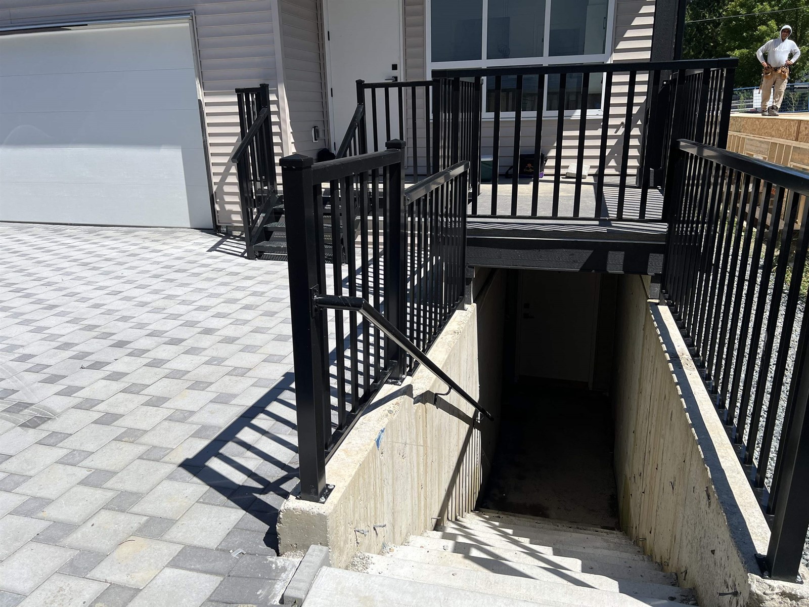 5949 142 Street Property Photo 4