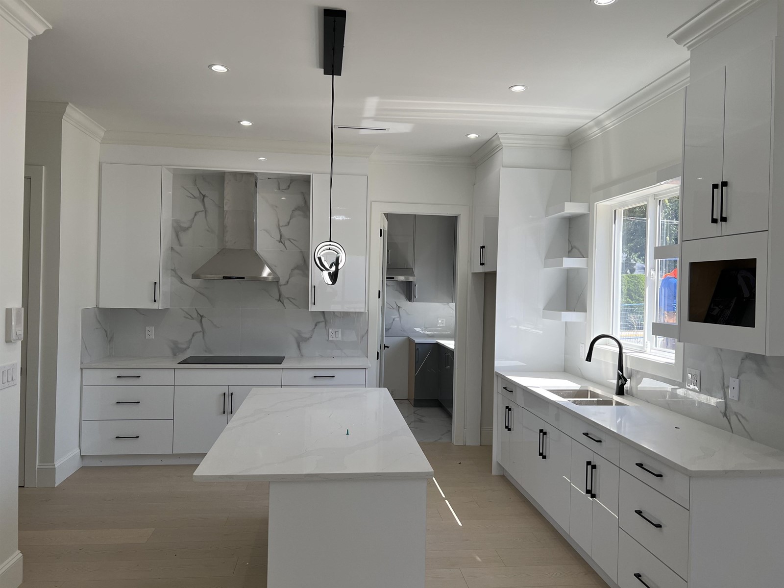 5949 142 Street Property Photo 10